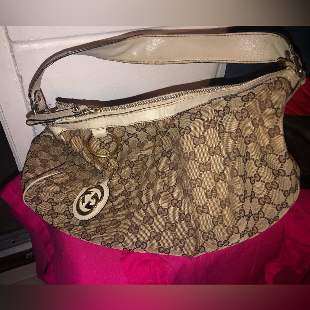 Gucci hobo project piece monogram medallion